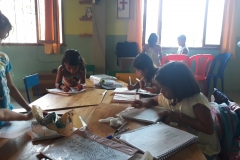 Die Kinder beim Malen