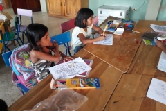 Die Kinder beim Malen
