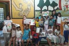 Die Kinder beim Malen